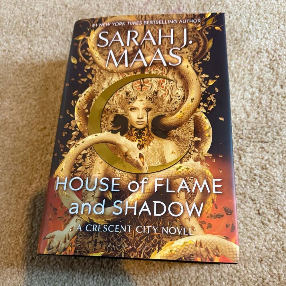 House of Flame and Shadow by Sarah J. Maas (Hardcover)